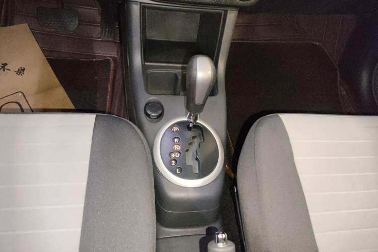 Used Suzuki Swift 2013 1.5L Automatic Standard Edition Gear Lever