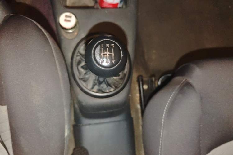 Used Suzuki Swift 2013 1.5L Manual Sport Edition Gear Lever