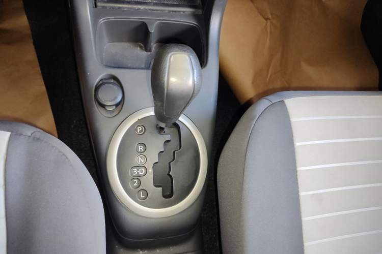 Used Suzuki Swift 2013 1.5L Automatic Standard Edition Gear Lever
