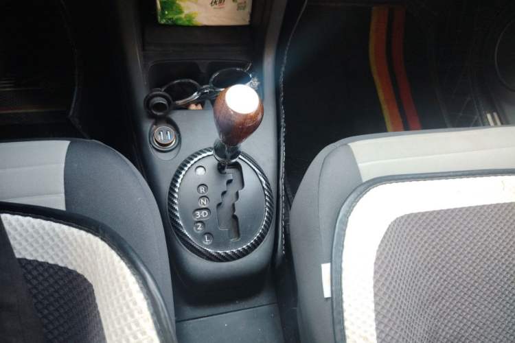 Used Suzuki Swift 2013 1.5L Automatic Standard Edition Gear Lever