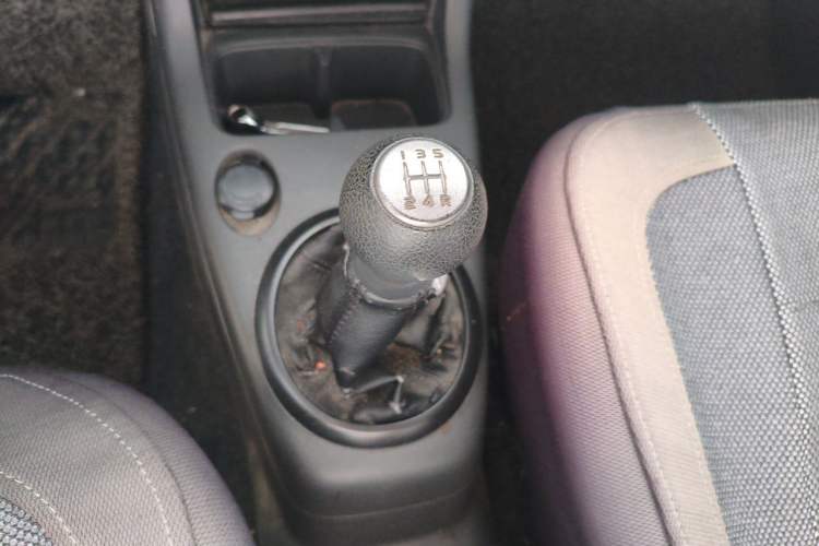 Used Suzuki Swift 2013 1.3L Manual Value Edition Gear Lever