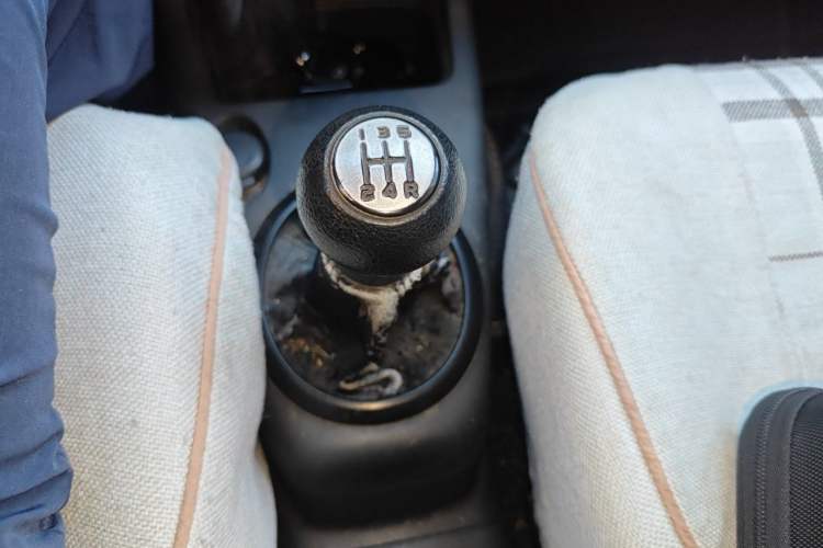 Used Suzuki Swift 2013 1.3L Manual Value Edition Gear Lever