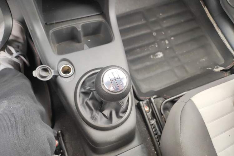 Used Suzuki Swift 2013 1.3L Manual Value Edition Gear Lever