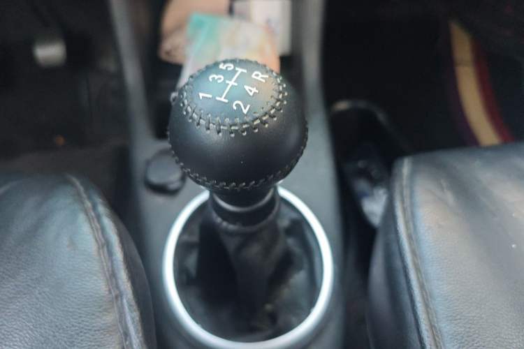 Used Suzuki Swift 2013 1.3L Manual Value Edition Gear Lever