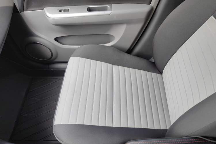 Used Suzuki Swift 2013 1.5L Manual Standard Edition Interior 10
