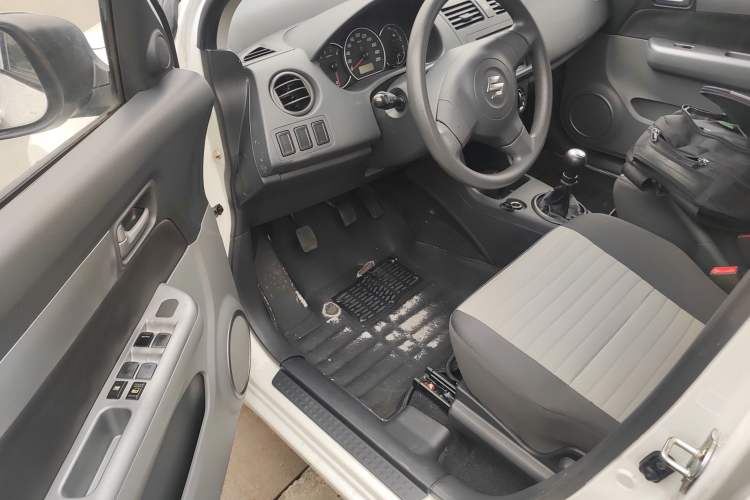 Used Suzuki Swift 2013 1.3L Manual Value Edition Interior 3