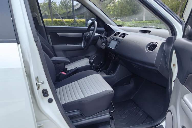 Used Suzuki Swift 2013 1.5L Manual Standard Edition Interior 4