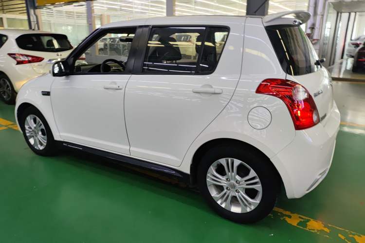 Used Suzuki Swift 2013 1.5L Automatic Standard Edition Left Side