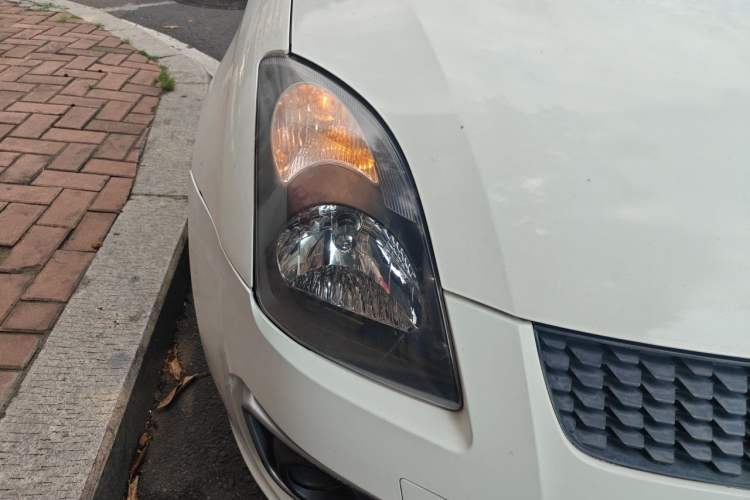Used Suzuki Swift 2013 1.5L Automatic Standard Edition Right Front Headlight