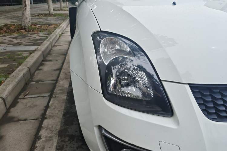 Used Suzuki Swift 2013 1.5L Manual Standard Edition Right Front Headlight