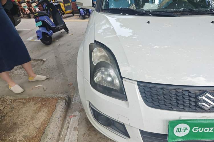 Used Suzuki Swift 2013 1.5L Automatic Standard Edition Right Front Headlight