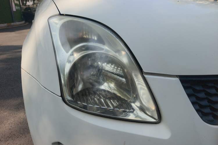 Used Suzuki Swift 2013 1.3L Manual Value Edition Right Front Headlight