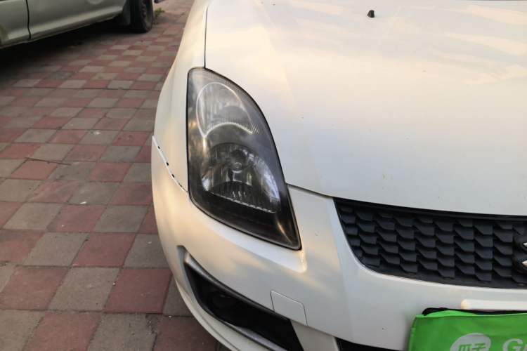 Used Suzuki Swift 2013 1.5L Automatic Standard Edition Right Front Headlight