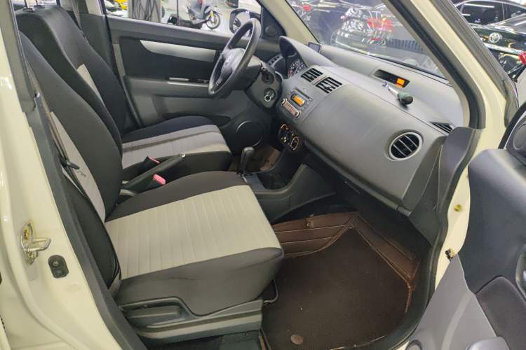 Used Suzuki Swift 2013 1.5L Automatic Standard Edition Right Front Seat