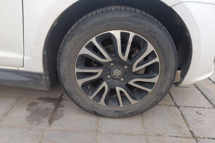 Used Suzuki Swift 2013 1.5L Manual Standard Edition Right Front Wheel Hub