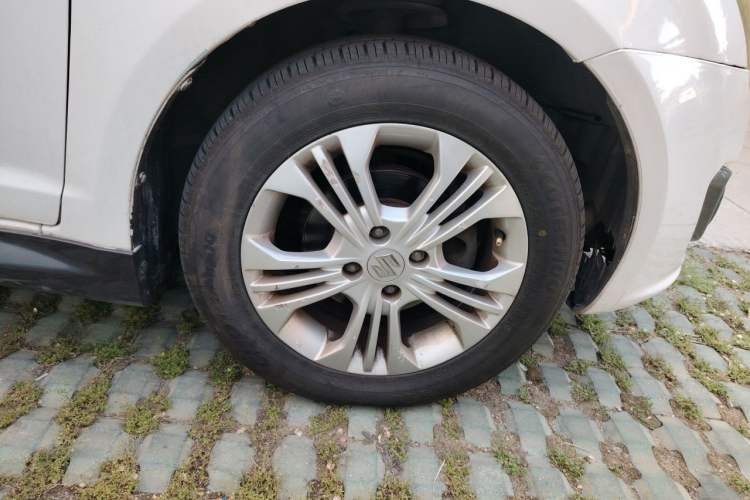 Used Suzuki Swift 2013 1.5L Automatic Standard Edition Right Front Wheel Hub