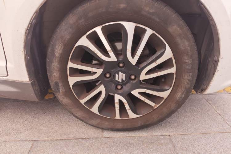 Used Suzuki Swift 2013 1.5L Automatic Sport Edition Right Front Wheel Hub