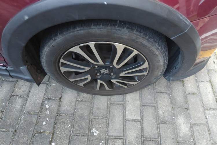 Used Suzuki Swift 2013 1.5L Automatic 20th Anniversary Limited Edition Right Front Wheel Hub