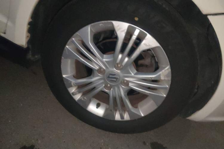 Used Suzuki Swift 2013 1.5L Automatic 20th Anniversary Limited Edition Right Front Wheel Hub