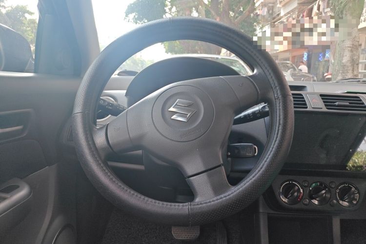 Used Suzuki Swift 2013 1.5L Automatic Standard Edition Steering Wheel