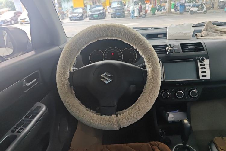 Used Suzuki Swift 2013 1.5L Automatic Standard Edition Steering Wheel