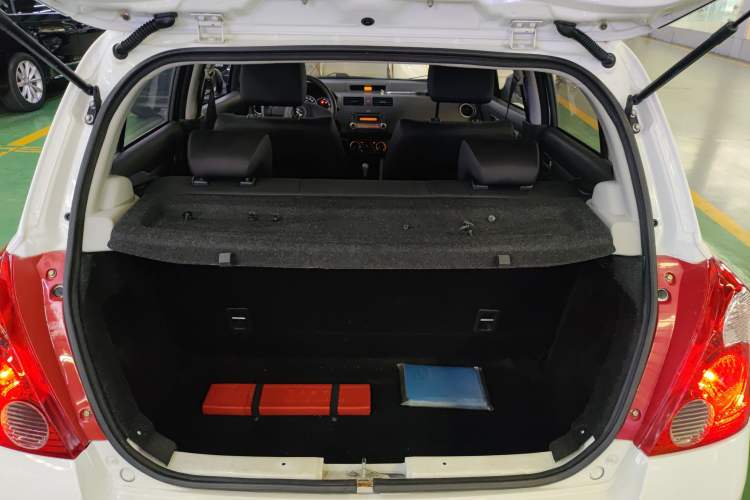 Used Suzuki Swift 2013 1.5L Automatic Standard Edition Trunk