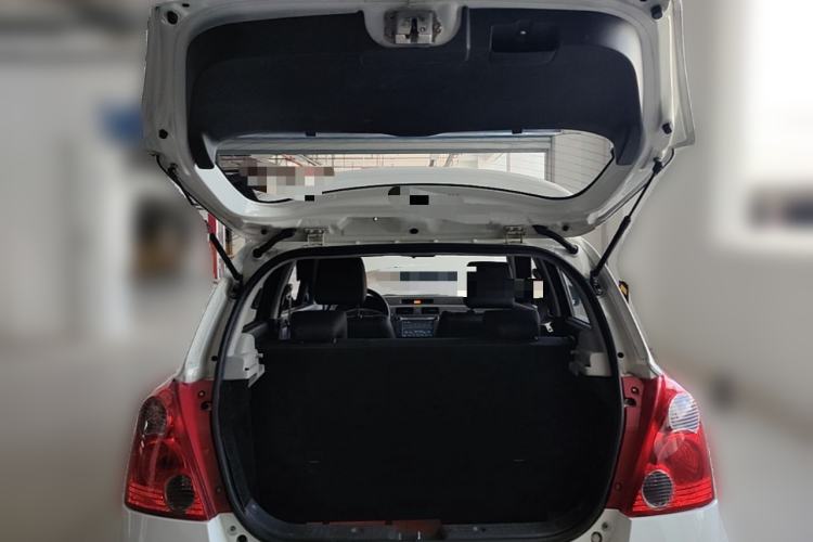 Used Suzuki Swift 2013 1.5L Automatic Standard Edition Trunk
