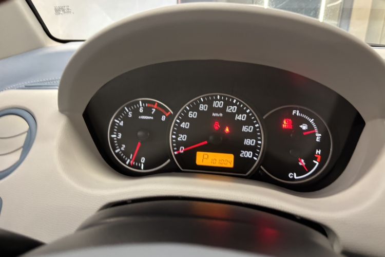Used Suzuki Swift 2014 1.5L Automatic Fashion Edition Odometer Close Up