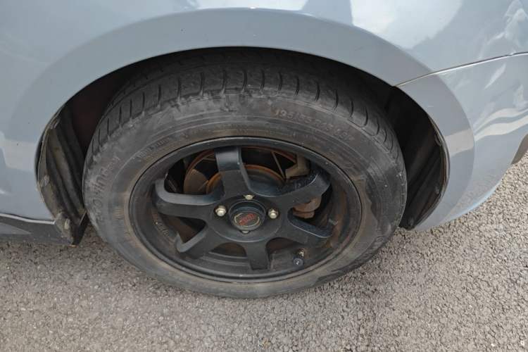 Used Suzuki Swift 2014 1.5L Automatic Fashion Edition Right Front Wheel Hub