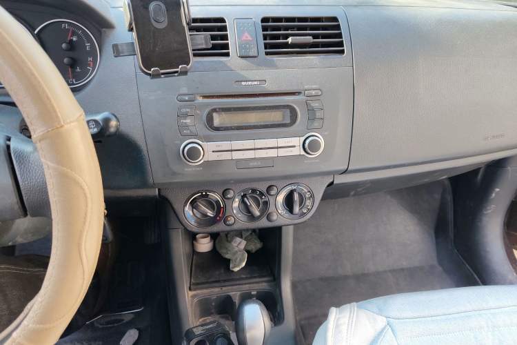 Used Suzuki Swift 2014 1.5L Automatic Fashion Edition Audio And AC Panel