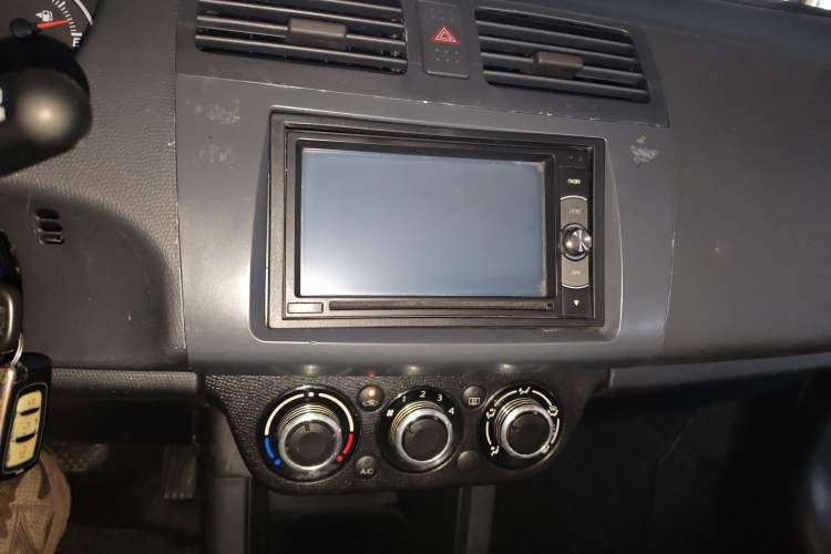 Used Suzuki Swift 2014 1.5L Automatic Fashion Edition Audio And AC Panel