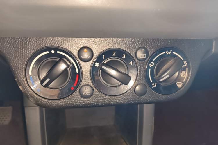Used Suzuki Swift 2014 1.5L Automatic Fashion Edition Audio And AC Panel