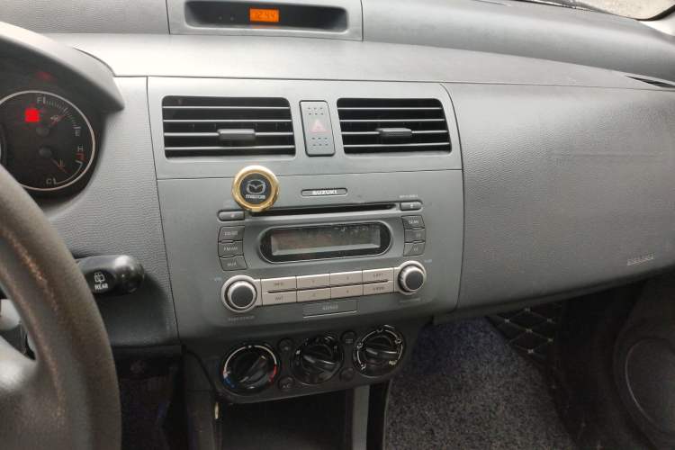 Used Suzuki Swift 2014 1.5L Automatic Fashion Edition Audio And AC Panel