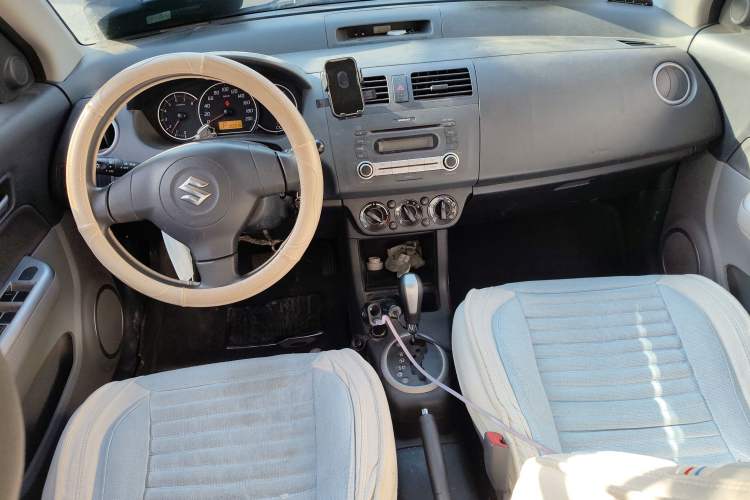 Used Suzuki Swift 2014 1.5L Automatic Fashion Edition Center Console