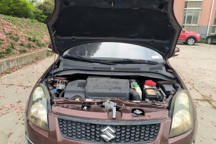 Used Suzuki Swift 2014 1.5L Automatic Fashion Edition Engine Bay
