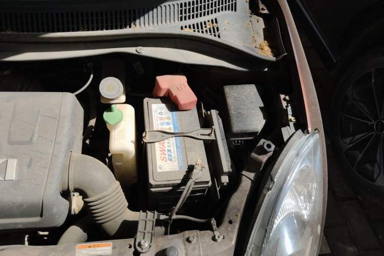 Used Suzuki Swift 2014 1.5L Automatic Fashion Edition Engine Bay Left