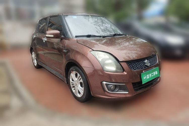 Used Suzuki Swift 2014 1.5L Manual Fashion Edition Front Right 45 Deg