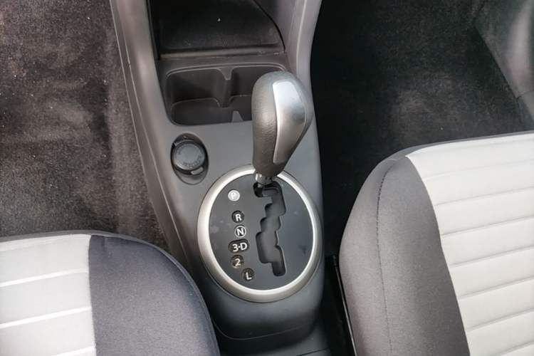 Used Suzuki Swift 2014 1.5L Automatic Fashion Edition Gear Lever