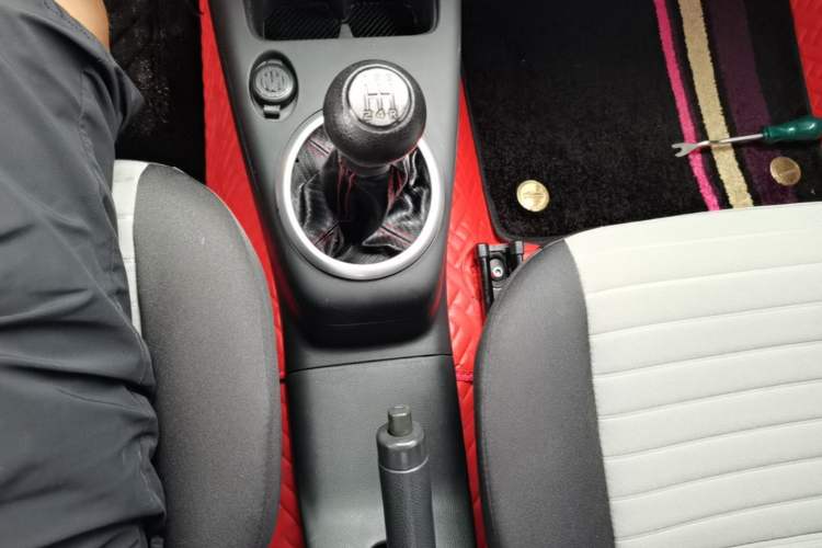 Used Suzuki Swift 2014 1.3L Manual Standard Edition Gear Lever