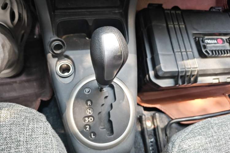 Used Suzuki Swift 2014 1.5L Automatic Fashion Edition Gear Lever