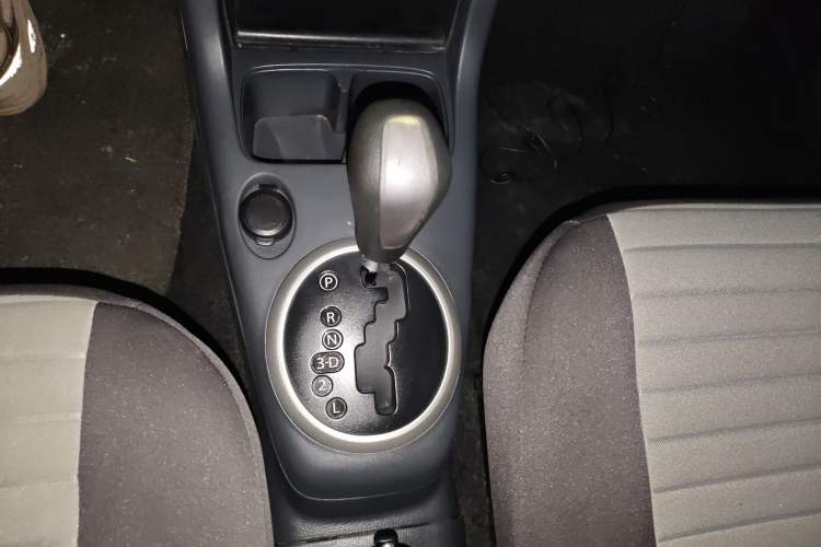 Used Suzuki Swift 2014 1.5L Automatic Fashion Edition Gear Lever