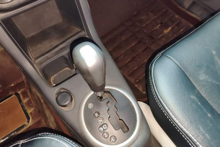 Used Suzuki Swift 2014 1.5L Automatic Fashion Edition Gear Lever
