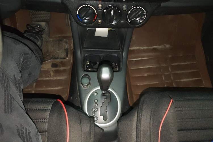 Used Suzuki Swift 2014 1.5L Automatic Fashion Edition Gear Lever