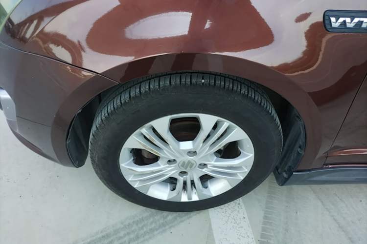 Used Suzuki Swift 2014 1.5L Automatic Fashion Edition Left Front Wheel Hub