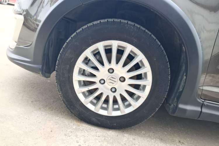 Used Suzuki Swift 2014 1.3L Manual Standard Edition Left Front Wheel Hub