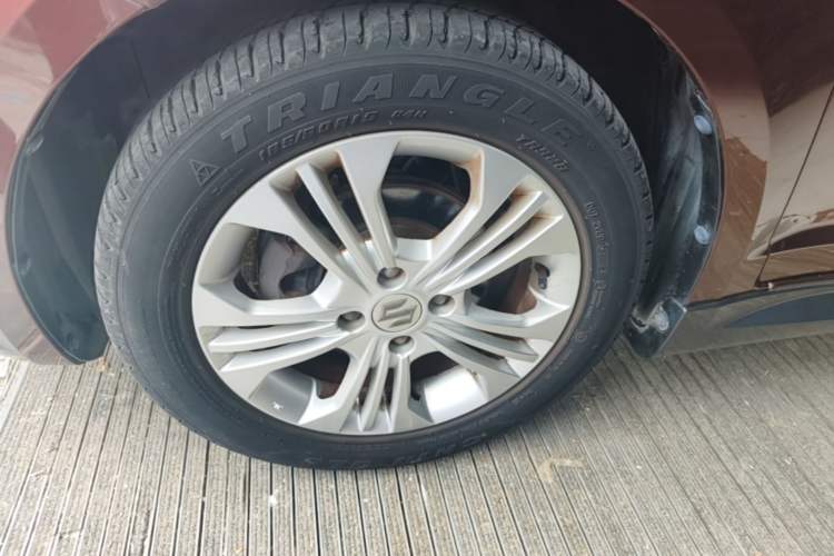 Used Suzuki Swift 2014 1.5L Automatic Fashion Edition Left Front Wheel Hub