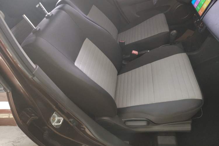 Used Suzuki Swift 2014 1.5L Automatic Fashion Edition Right Front Seat