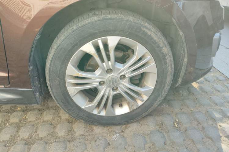 Used Suzuki Swift 2014 1.5L Automatic Fashion Edition Right Front Wheel Hub