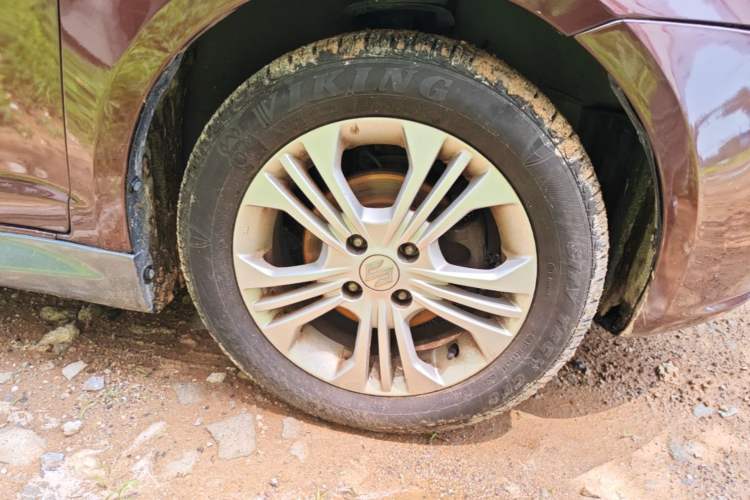 Used Suzuki Swift 2014 1.5L Automatic Fashion Edition Right Front Wheel Hub
