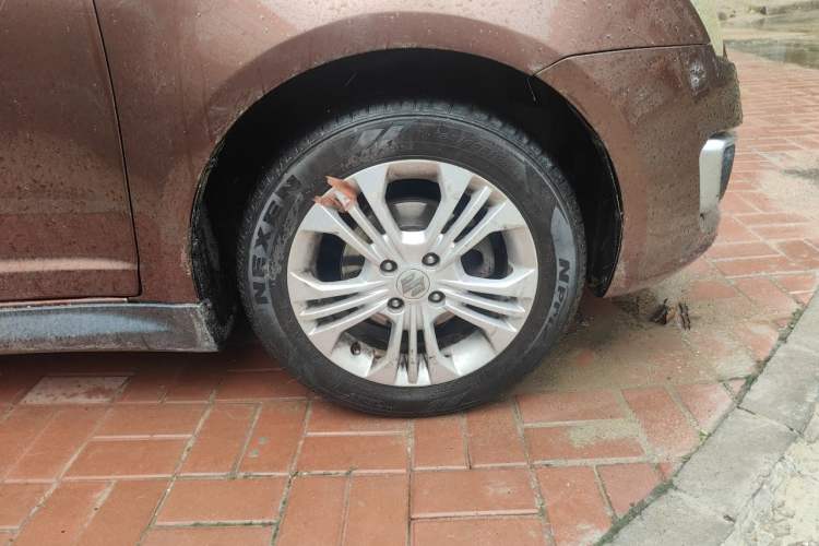 Used Suzuki Swift 2014 1.5L Manual Fashion Edition Right Front Wheel Hub